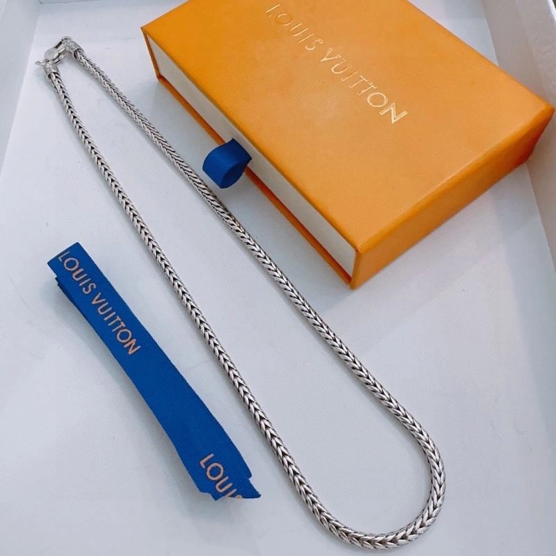 Chic Louis Vuitton Necklaces 250379