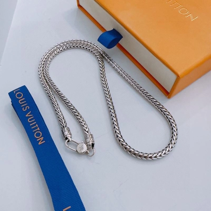 Chic Louis Vuitton Necklaces 250379