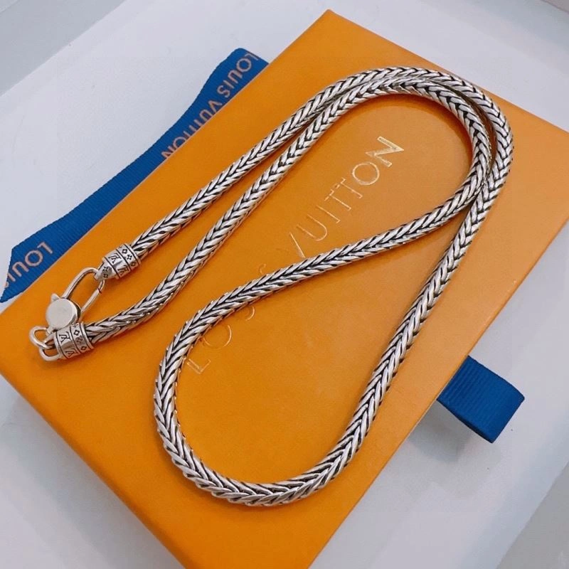 Chic Louis Vuitton Necklaces 250379