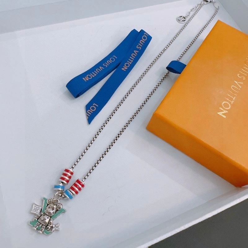 UrbanChic Louis Vuitton Necklaces 250370