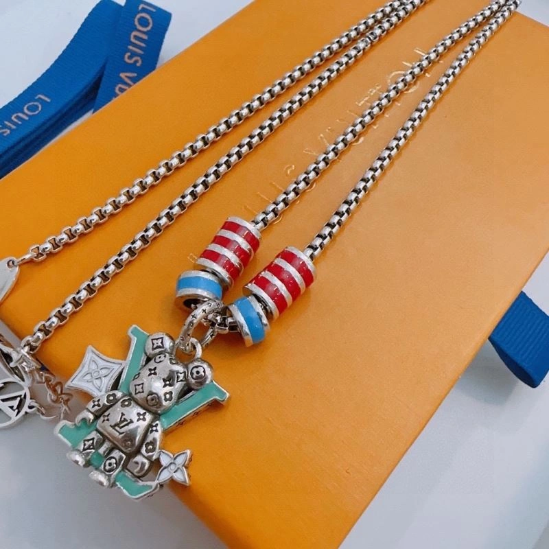 UrbanChic Louis Vuitton Necklaces 250370