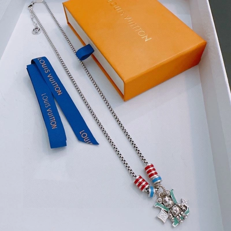 UrbanChic Louis Vuitton Necklaces 250370