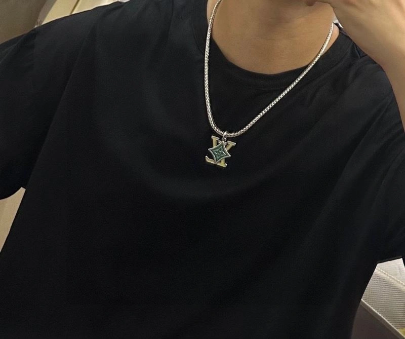Louis Vuitton Necklaces Lightweight 250363