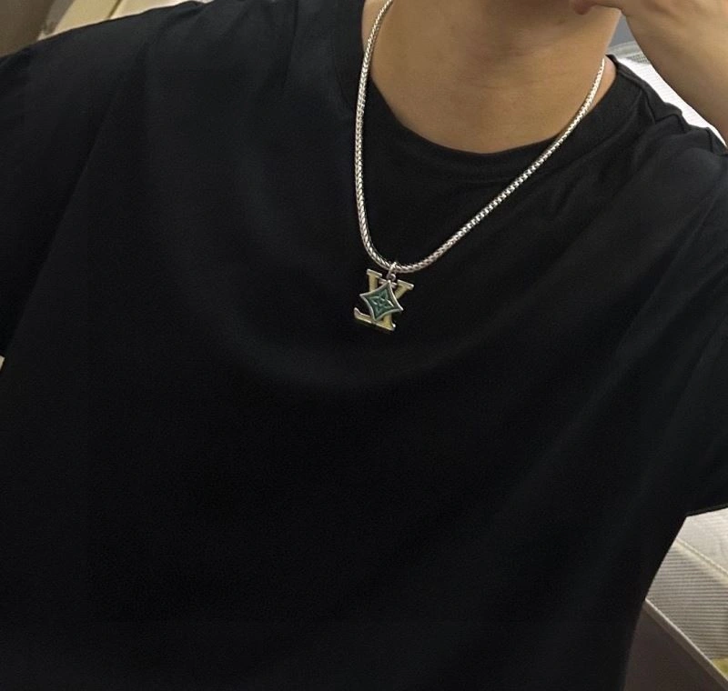 Louis Vuitton Necklaces Lightweight 250363