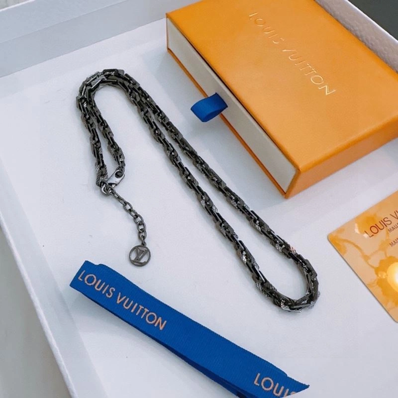 Louis Vuitton Necklaces Practical 250372