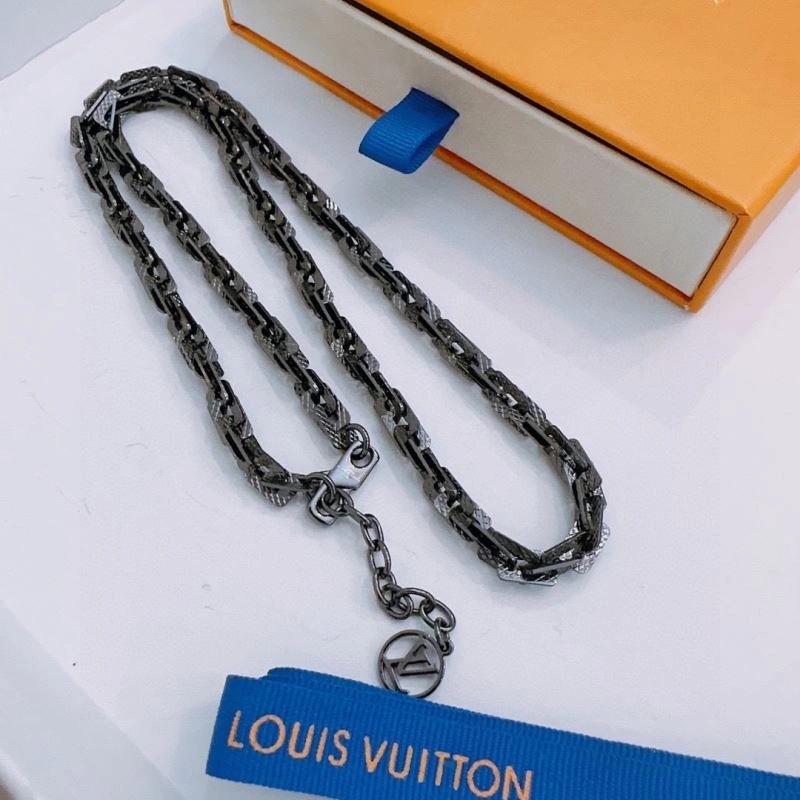 Louis Vuitton Necklaces Practical 250372