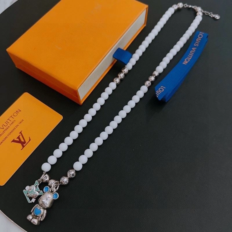 Louis Vuitton Necklaces Effortless 250387