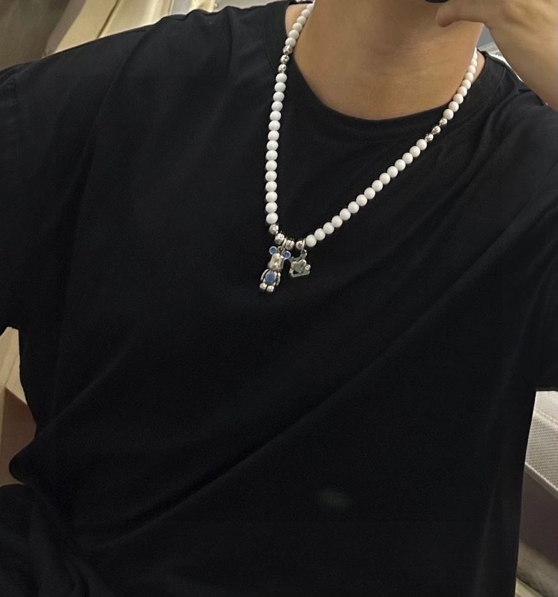 Louis Vuitton Necklaces Effortless 250387