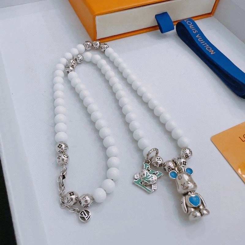 Louis Vuitton Necklaces Effortless 250387