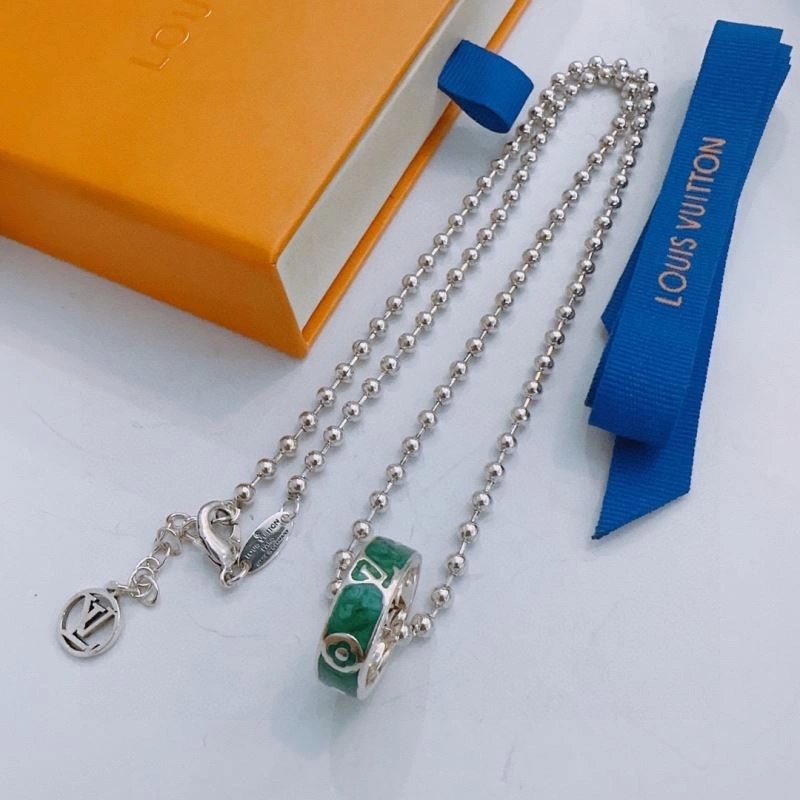 Resilient Louis Vuitton Necklaces 250360