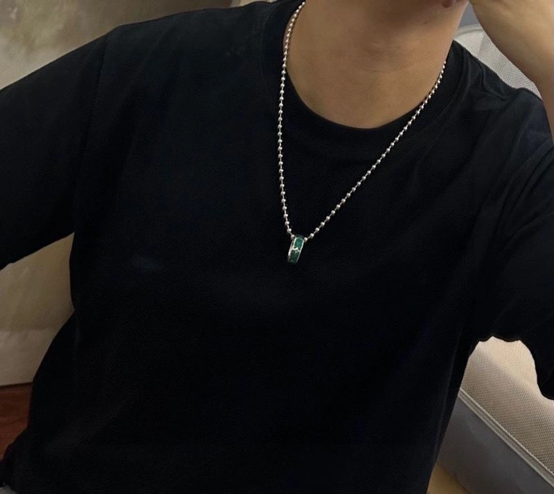 Resilient Louis Vuitton Necklaces 250360