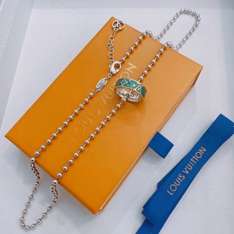 Resilient Louis Vuitton Necklaces 250360