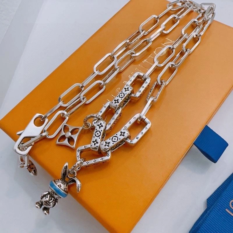 Louis Vuitton Necklaces Sporty 250358