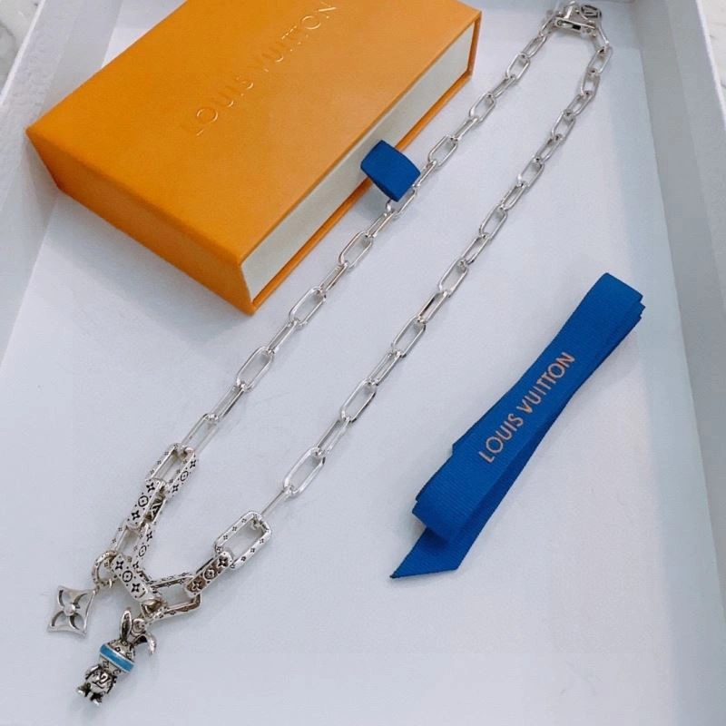 Louis Vuitton Necklaces Sporty 250358