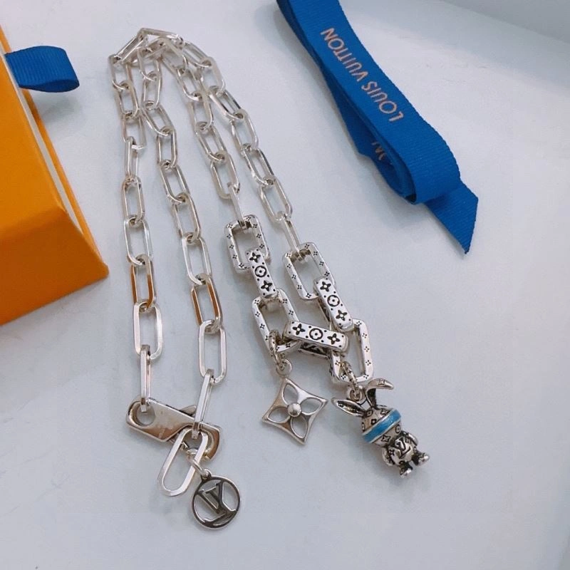 Louis Vuitton Necklaces Sporty 250358