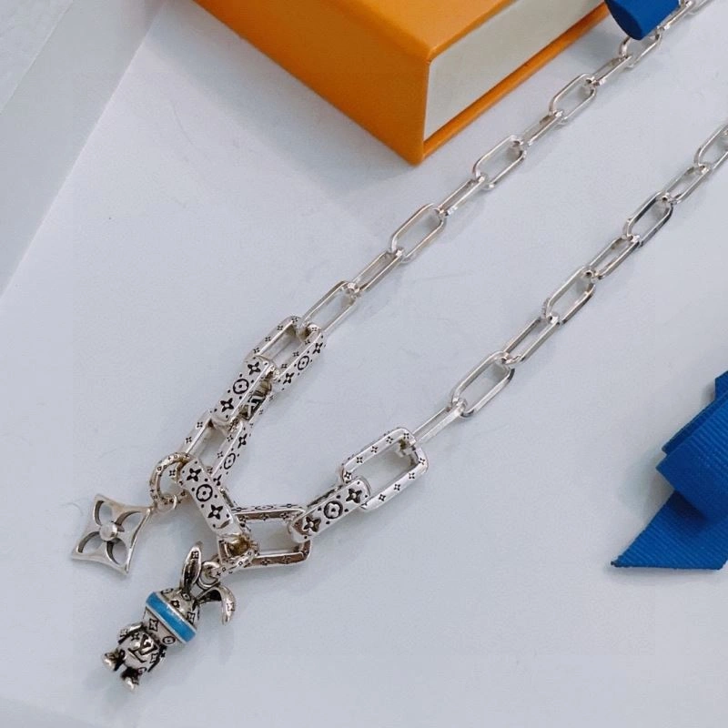 Louis Vuitton Necklaces Sporty 250358