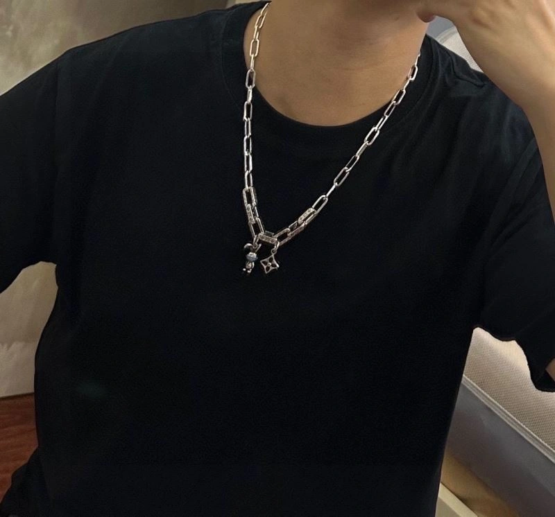 Louis Vuitton Necklaces Sporty 250358