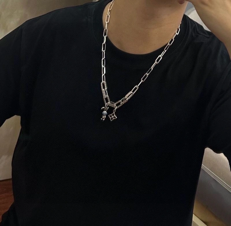 Louis Vuitton Necklaces Sporty 250358