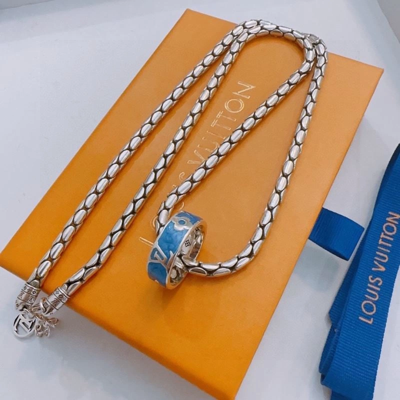 Stylish Louis Vuitton Necklaces 250359