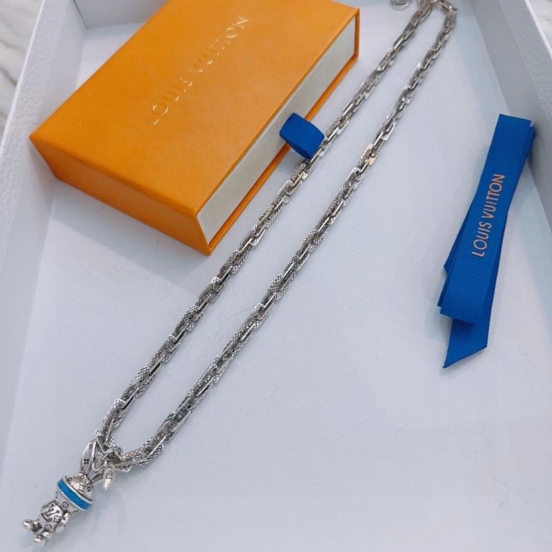 Snug Louis Vuitton Necklaces 250356
