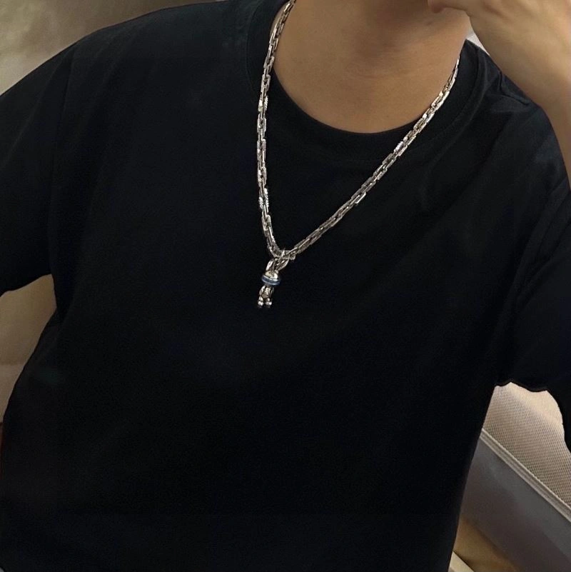 Snug Louis Vuitton Necklaces 250356