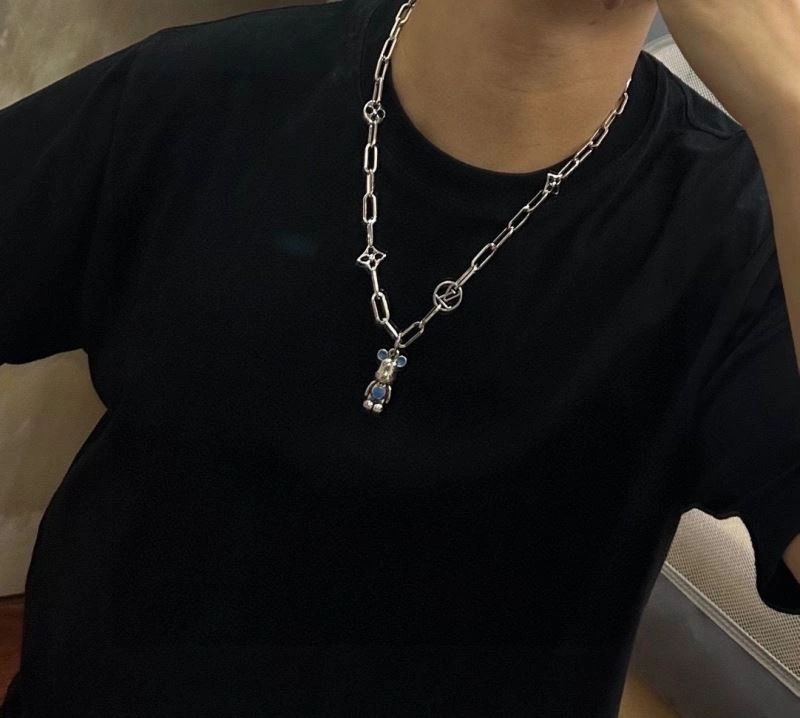 Vibrant Louis Vuitton Necklaces 250355