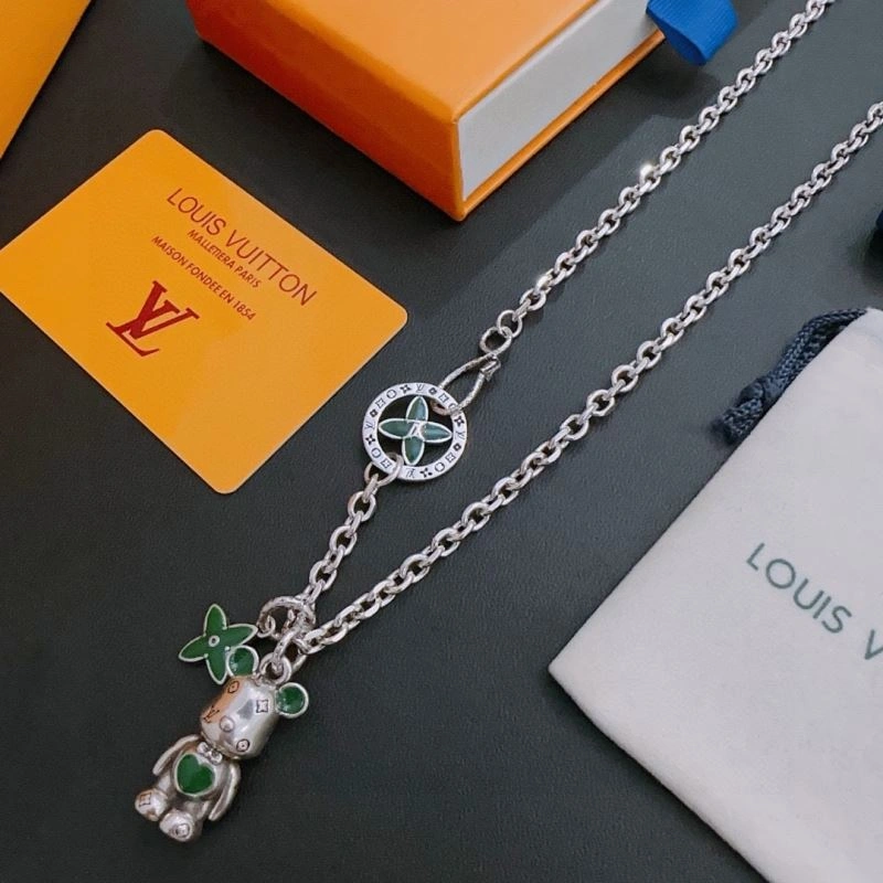 FashionForward Louis Vuitton Necklaces 250104