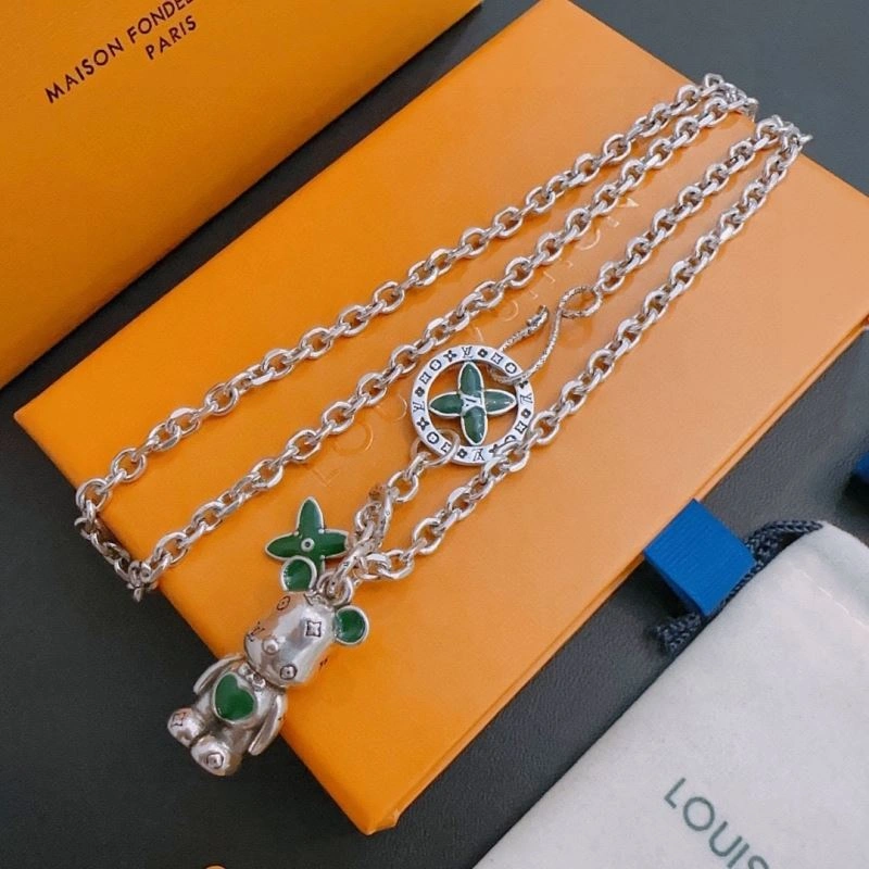 FashionForward Louis Vuitton Necklaces 250104