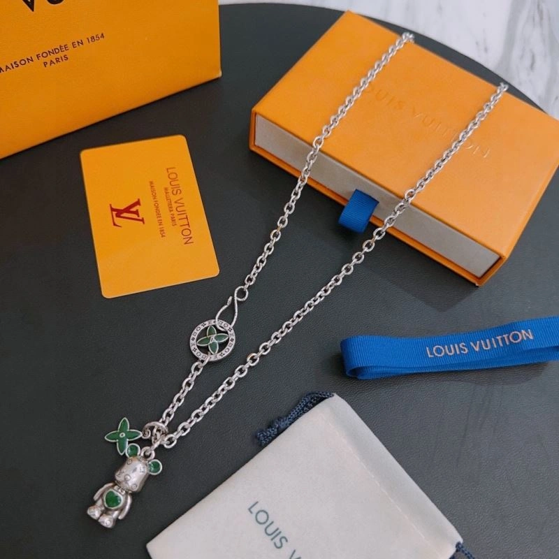 FashionForward Louis Vuitton Necklaces 250104