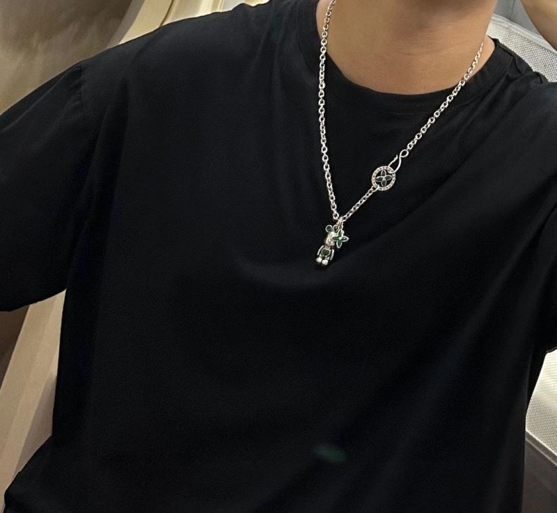 FashionForward Louis Vuitton Necklaces 250104