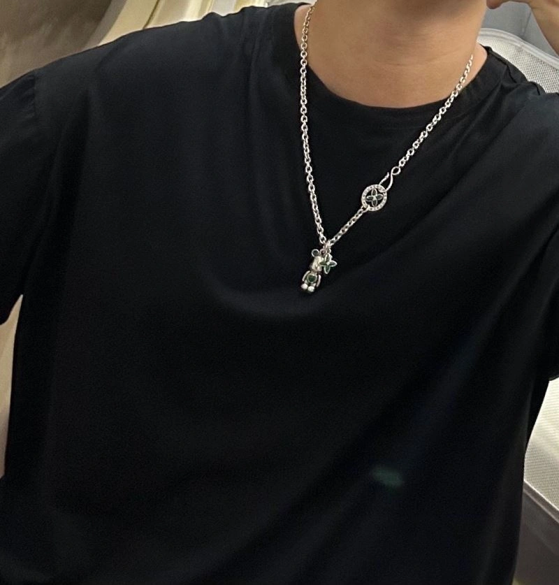 FashionForward Louis Vuitton Necklaces 250104