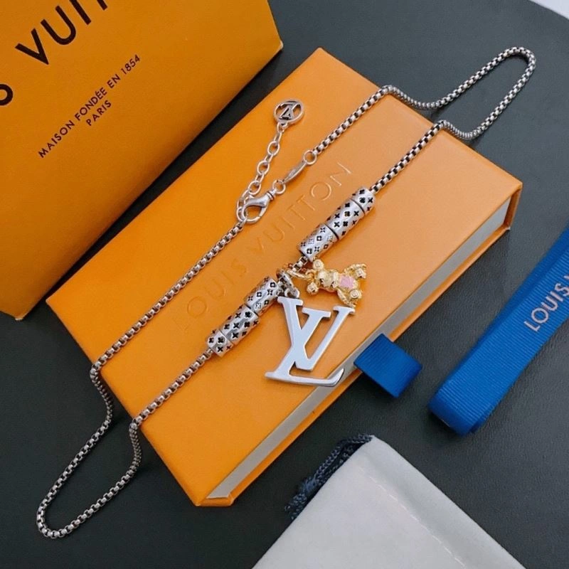Louis Vuitton Necklaces UrbanChic 250103
