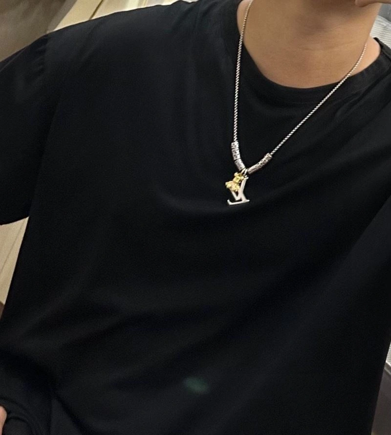 Louis Vuitton Necklaces UrbanChic 250103