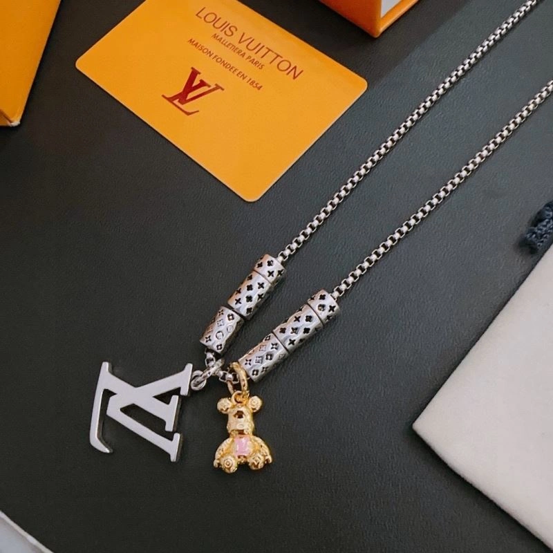 Louis Vuitton Necklaces UrbanChic 250103