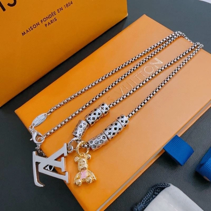Louis Vuitton Necklaces UrbanChic 250103