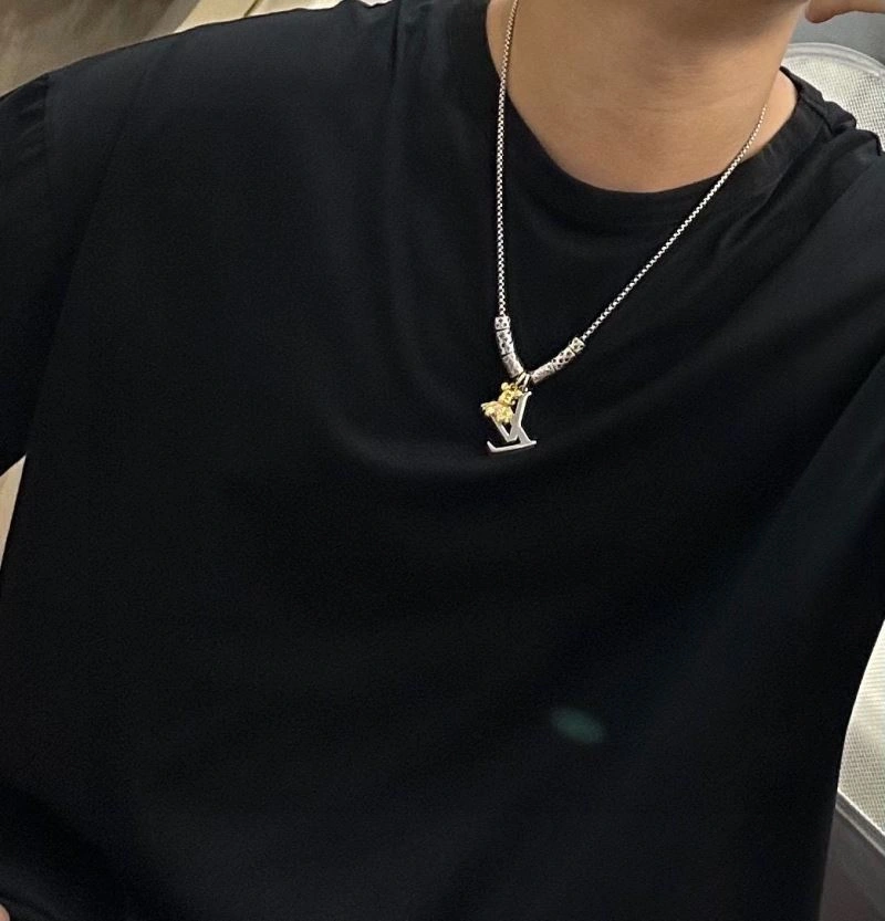 Louis Vuitton Necklaces UrbanChic 250103