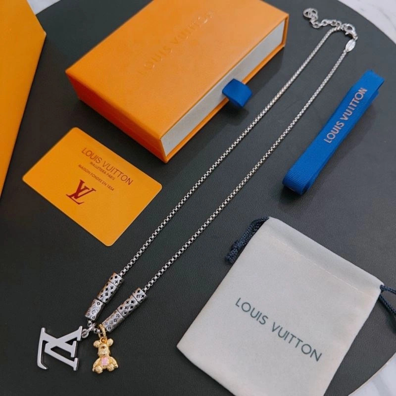 Louis Vuitton Necklaces UrbanChic 250103