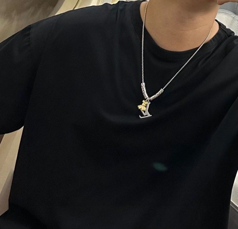 Louis Vuitton Necklaces UrbanChic 250103