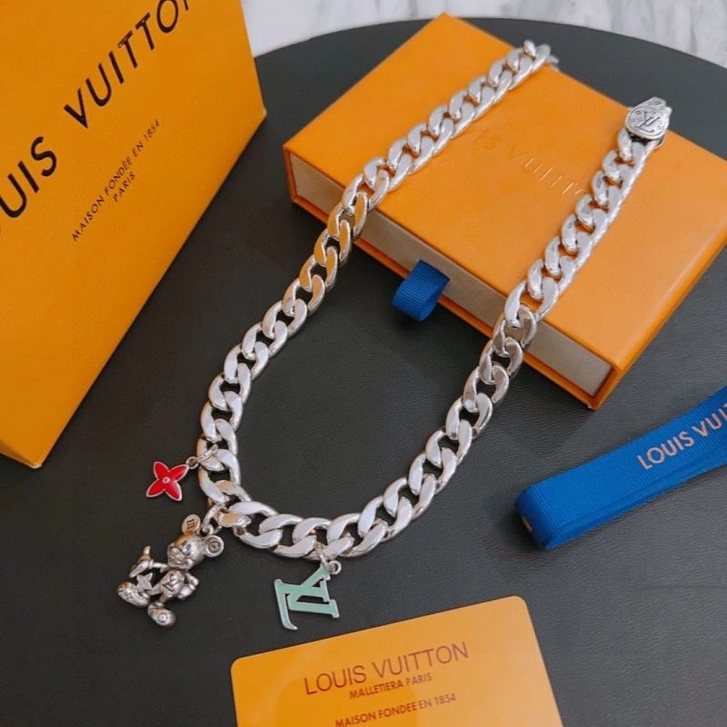 Louis Vuitton Necklaces Lightweight 250102
