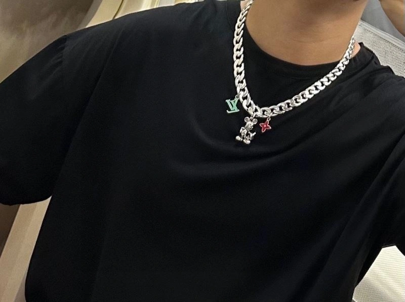 Louis Vuitton Necklaces Lightweight 250102