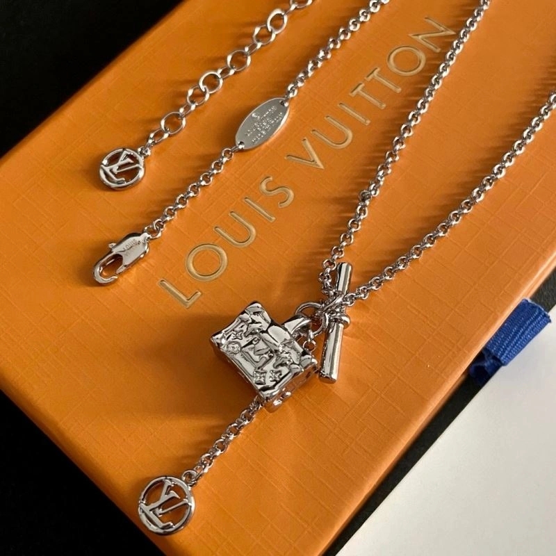 Louis Vuitton Necklaces SmoothTexture 250106
