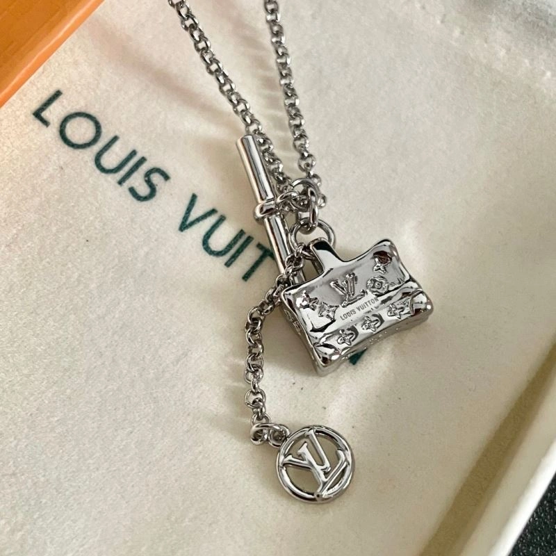 Louis Vuitton Necklaces SmoothTexture 250106