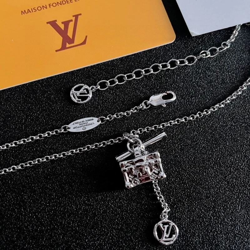 Louis Vuitton Necklaces SmoothTexture 250106