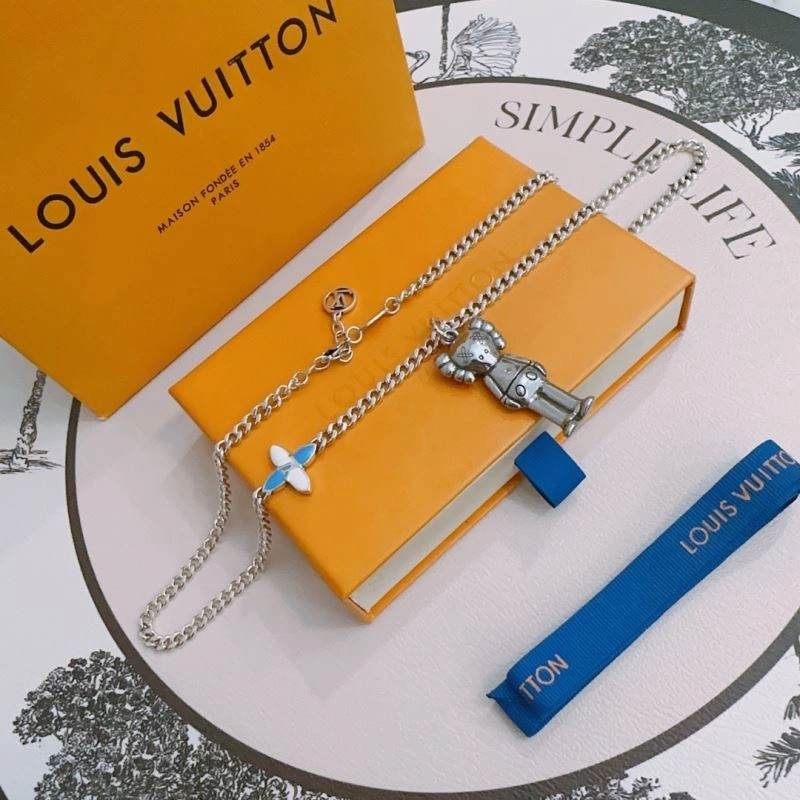 Louis Vuitton Necklaces FashionForward 250093