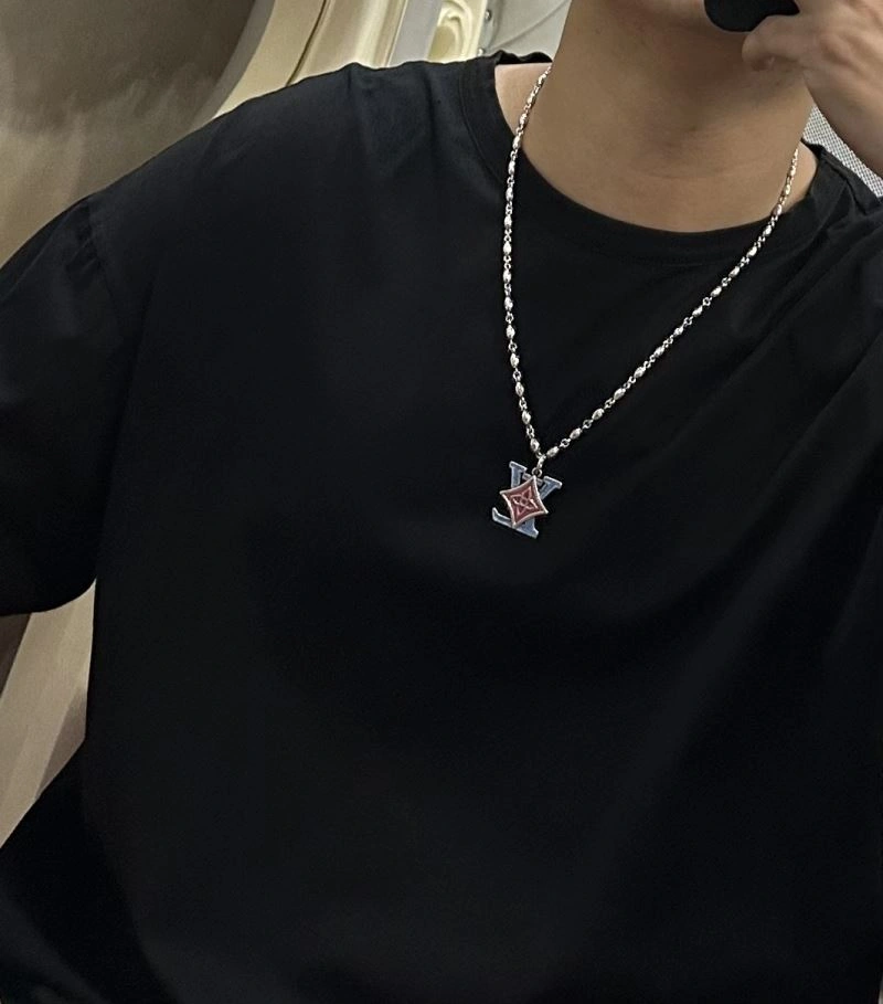 Vibrant Louis Vuitton Necklaces 250095