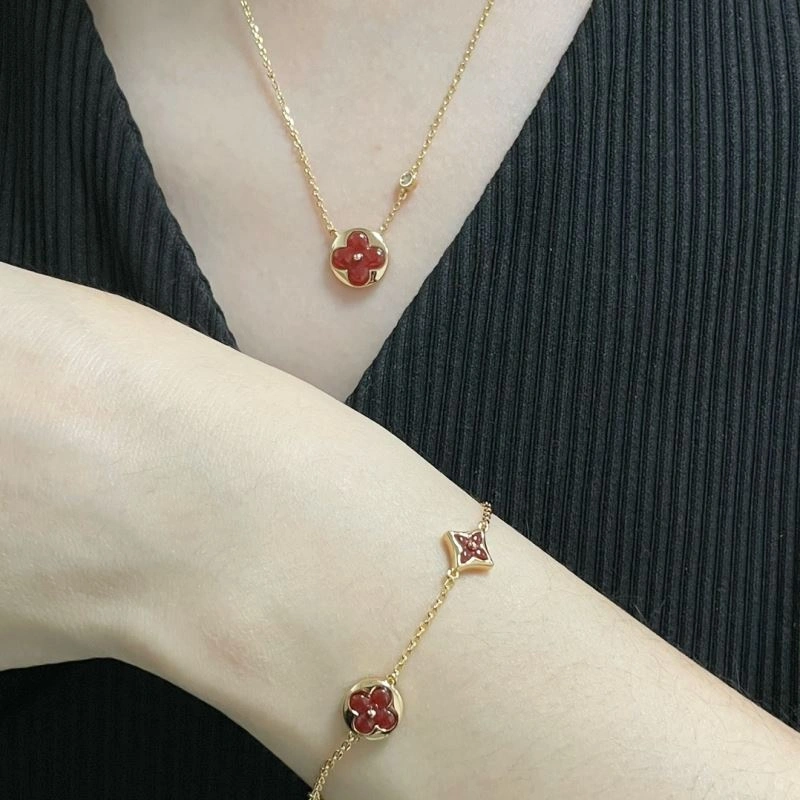 Louis Vuitton Necklaces Durable 250088