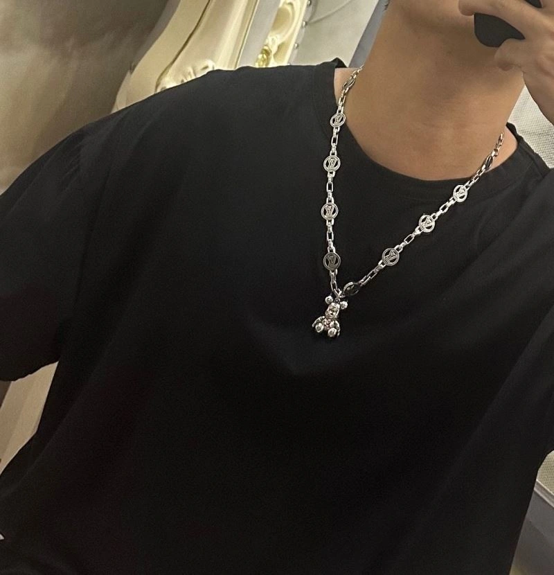 Tailored Louis Vuitton Necklaces 250092