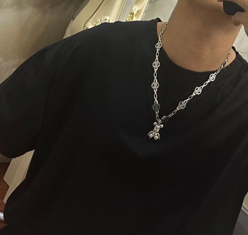 Tailored Louis Vuitton Necklaces 250092