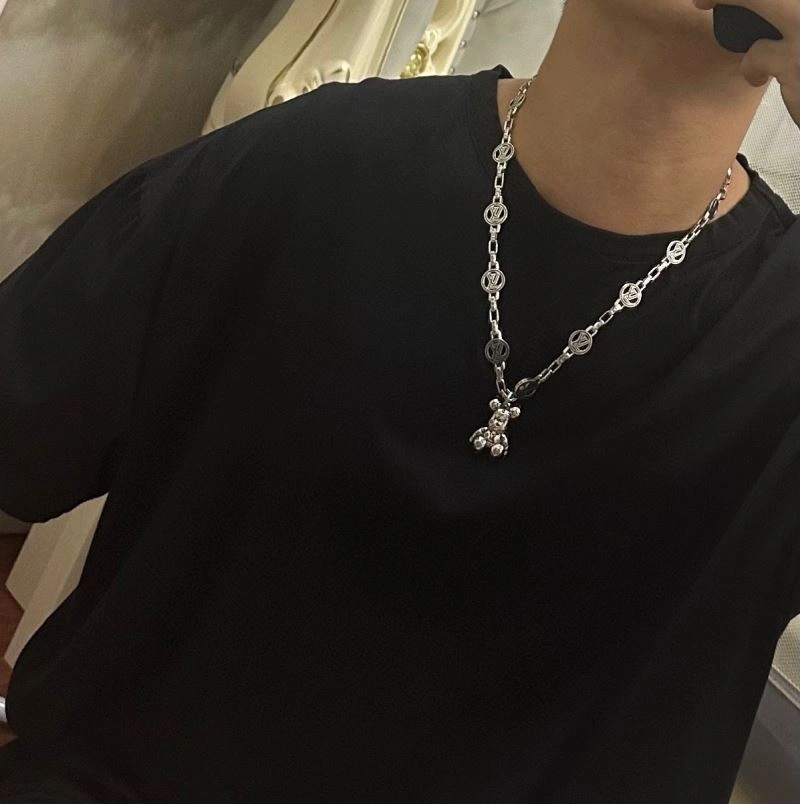 Tailored Louis Vuitton Necklaces 250092