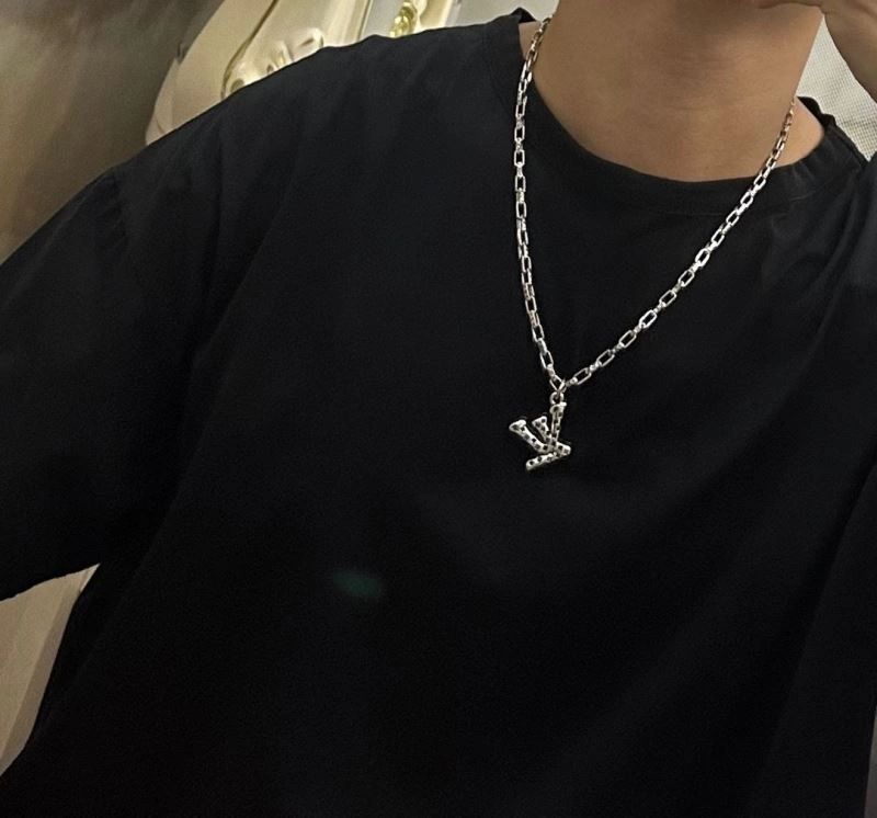 Effortless Louis Vuitton Necklaces 250082